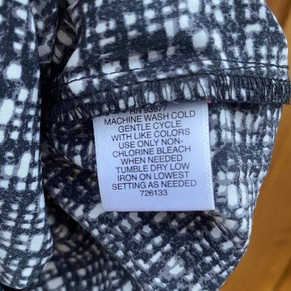 Liz Claiborne V-Neckline Sleeveless Blouse Stretch Wrap Around Belt Size Medium - Picture 7 of 7